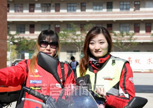 “自由之旅”摩托大军到达茂名与本地车友合照留影 “自由之旅”摩托大军到达茂名与本地车友合照留影